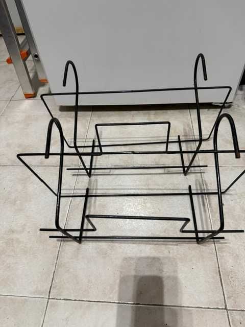 Suportes para floreira de janela