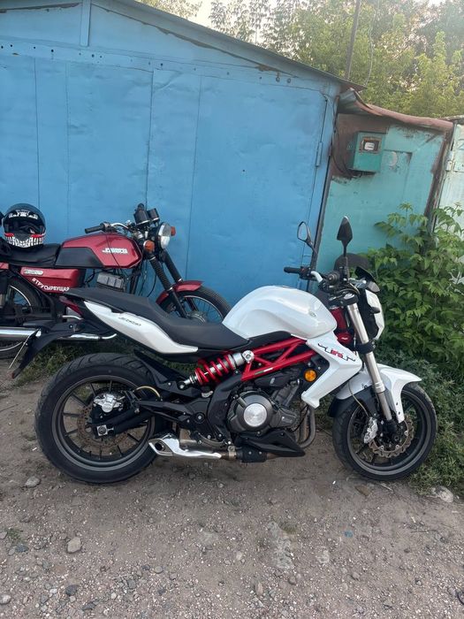 Продам benelli tnt 300