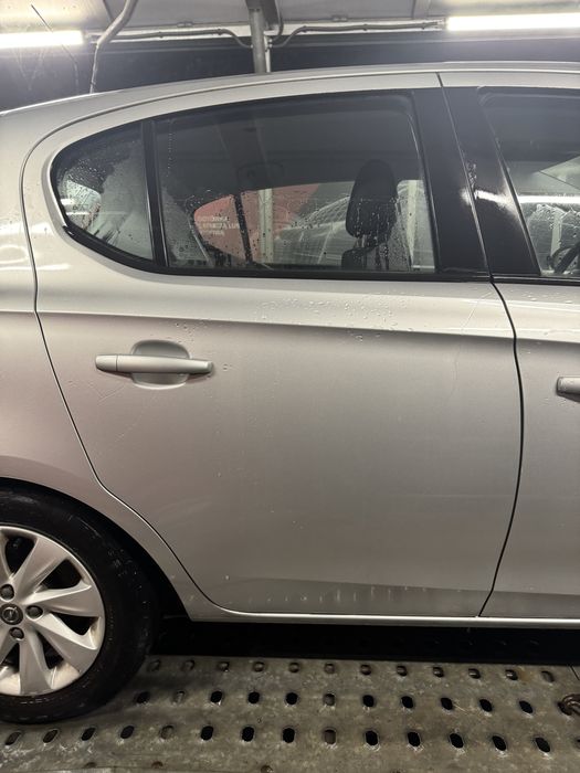 Opel Corsa E drzwi prawe przód Z176