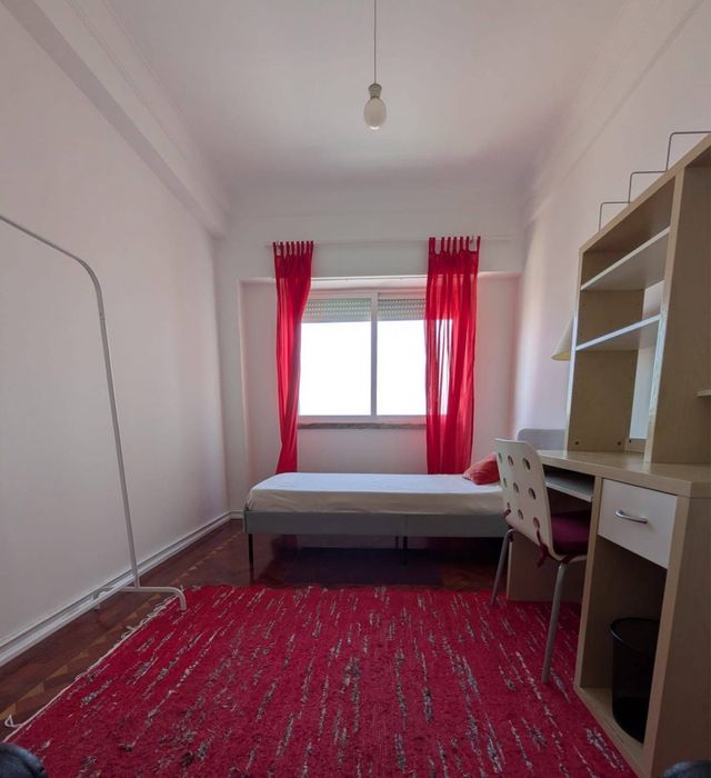 Quarto para alugar a estudante na Rua Dona estefânia