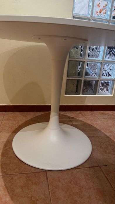 Mesa de centro redonda da IKEA