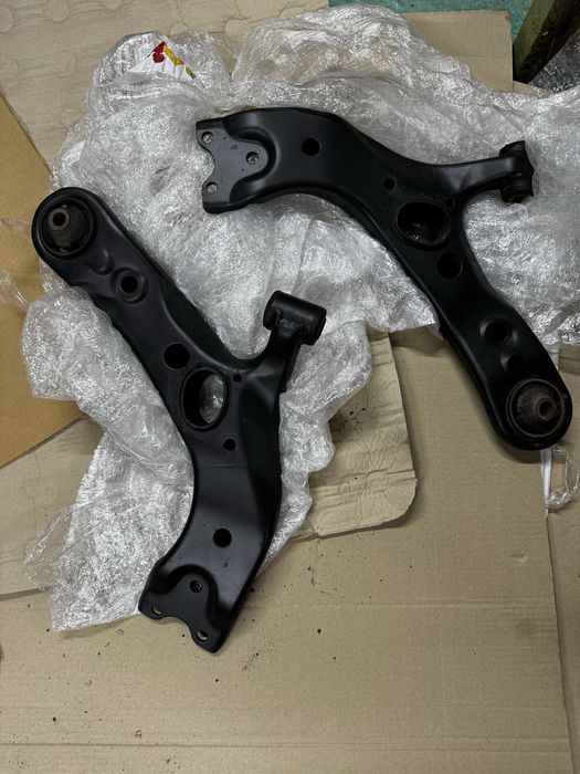 Рычаги Toyota RAV 4 оригинал