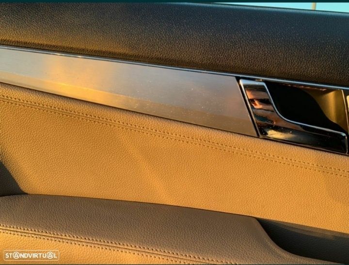 Carrinha Mercedes 220C