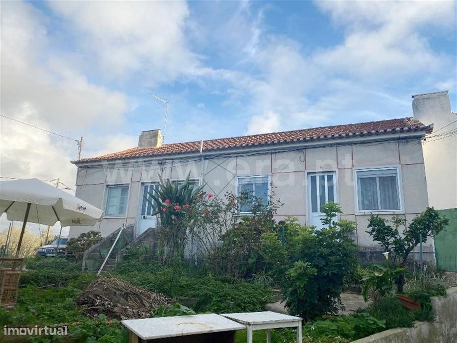 Quintinha com área total: 724m2; Zona Histórica Sobreda