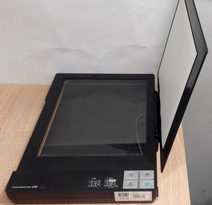 Б/В Сканер Epson Perfection V30 / сканує відмінно /