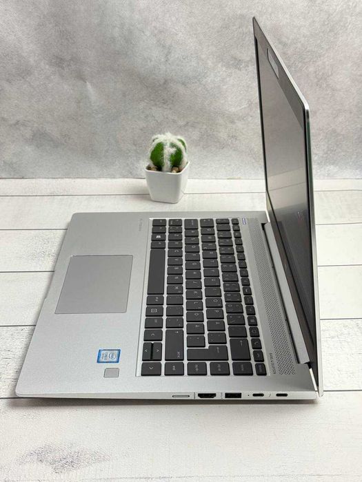 HP EliteBook 1040 G4 i5-7200U  8ram ssd 256 Full HD