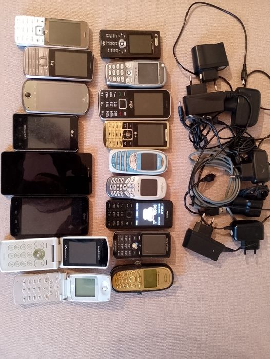 Телефоны бу.  Экраны целые. Требуется замена батарей . Одним лотом