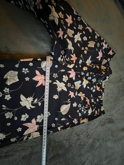 Spodnie granatowe kwiaty Freesia  M