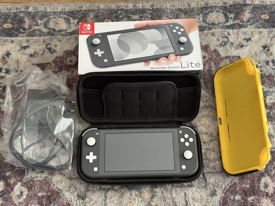nintendo switch lite ワケアリ Amazon.co.jp: Nintendo Switch Lite ザシアン・ザマゼンタ