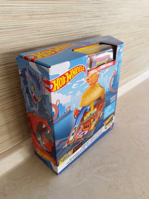 HIT Hot wheels rajdowa burgerownia HW + autko KURIER