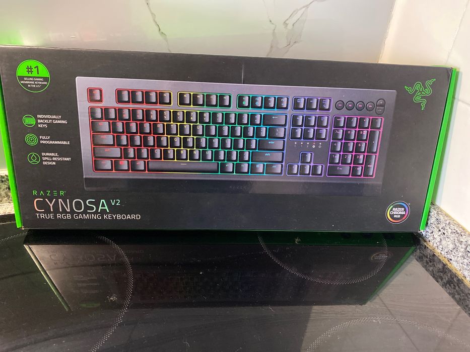 Teclado de computador Razer Cynosa V2 usado em bom estado.