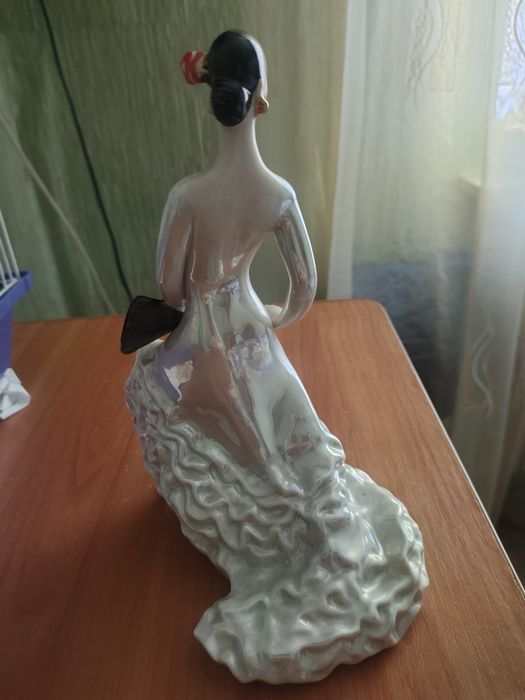 Фарфоровая статуэтка Кар-мэн