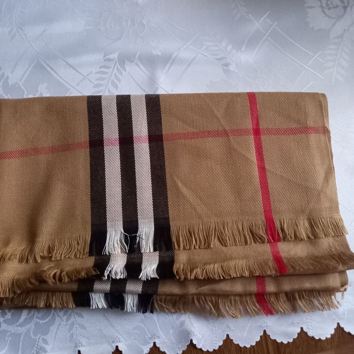 Szal beżowy w kratkę