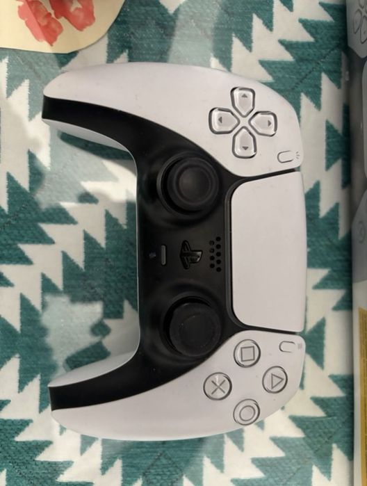 PS5 825GB com Leitor + 4 Jogos + Comando