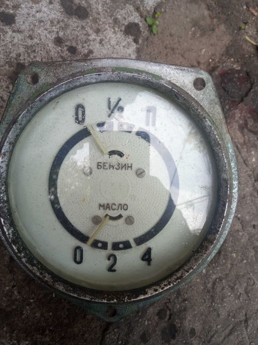Продам Датчик уровня топлива и давления масла от Москвич 401