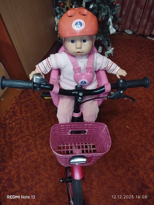 Пупс в кресле на велосипед
