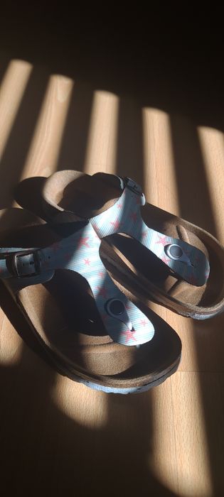 Sandálias de crianças