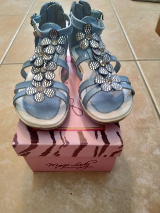 Sandałki dziewczęce