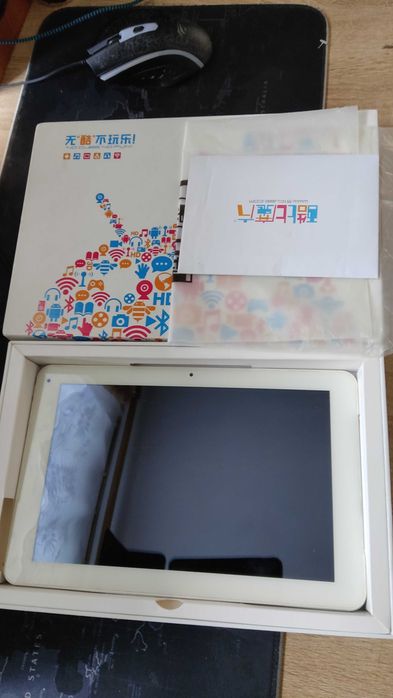 Два робочих планшета CUBE U30GT-2