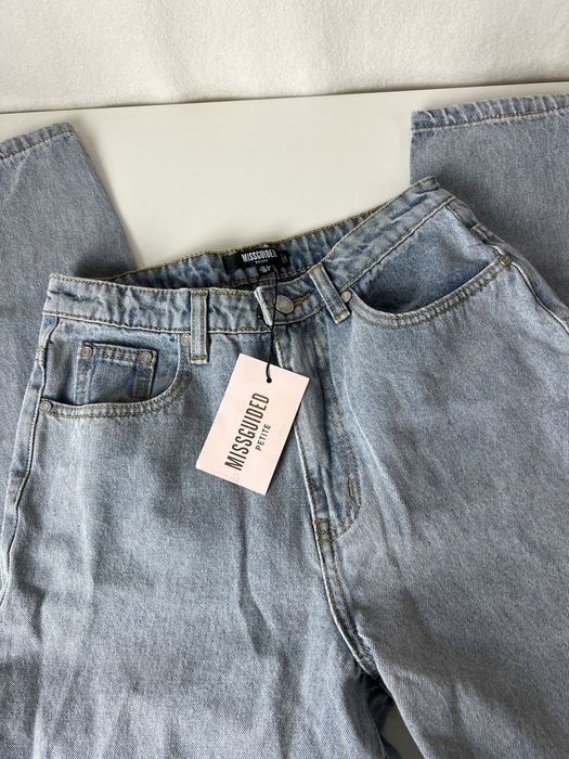 блакитні мом джинси з високою талією Missguided Petite Riot