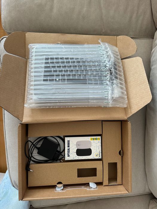 Computador portátil / tablet64283856404995121