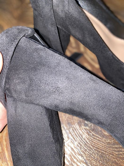 Жіночі чорні туфлі на стійкому каблуці