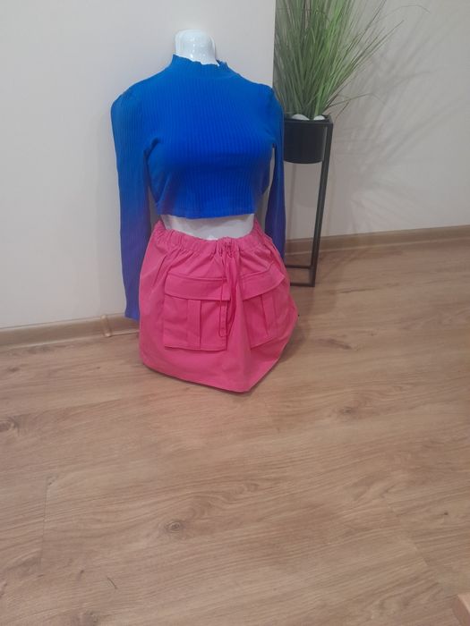 Bluzka ze spōdnicą.