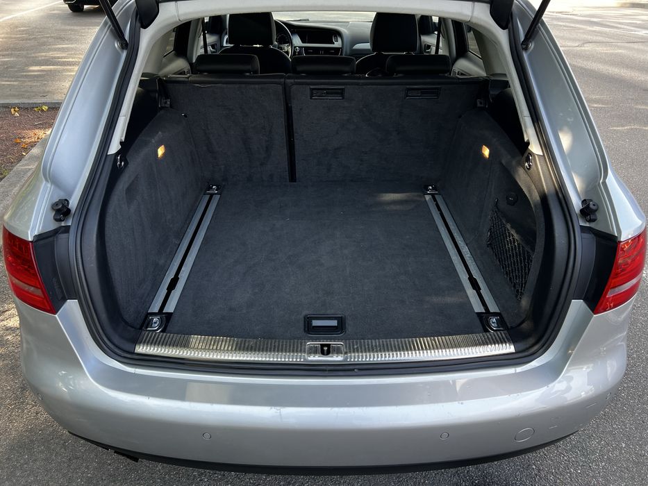 Audi A4b8 2011 рік 1.8 бензин