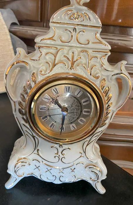 relógio landex royal craft de porcelana. branco com detalhes dourados.