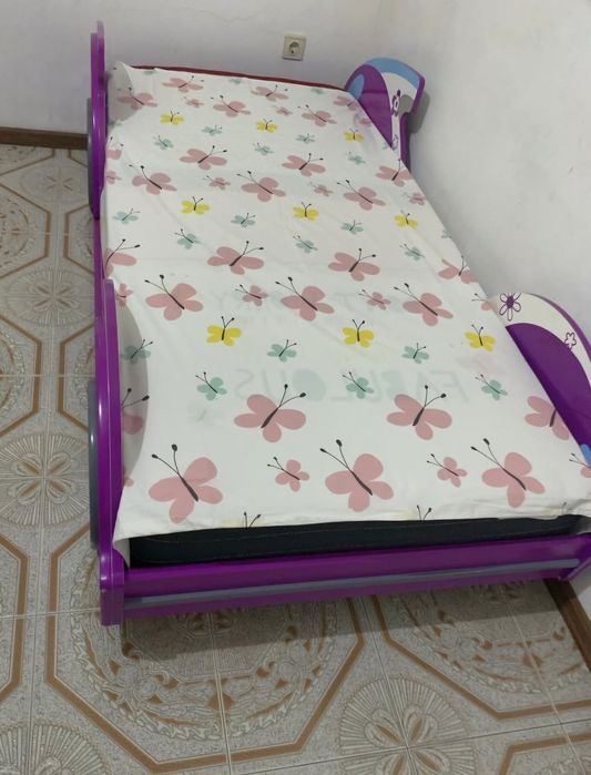 Cama de criança ( menina) em exelente estado