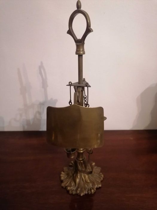 Antigo Candeeiro a Azeite de Latão em Forma de Peixe com Ferramentas