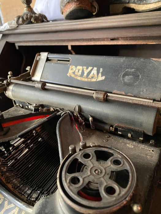 Máquina de Escrever Vintage ROYAL - Sociedade Comercial Luso-Americana
