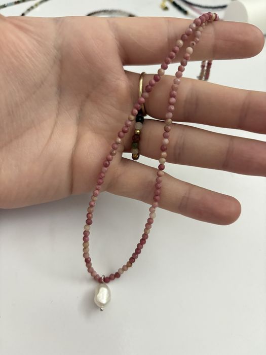 Naszyjnik z rodonitu handmade z perłą