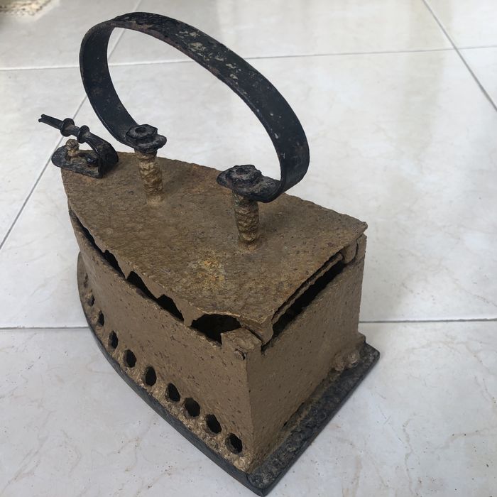 FERRO DE ENGOMAR A CARVÃO