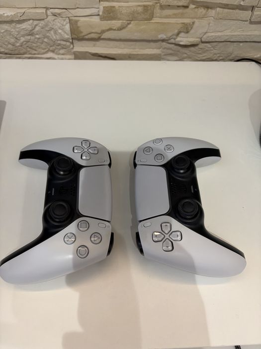 PlayStation 5 PS5 + 2 pady + ładowarka | CFI-1016A