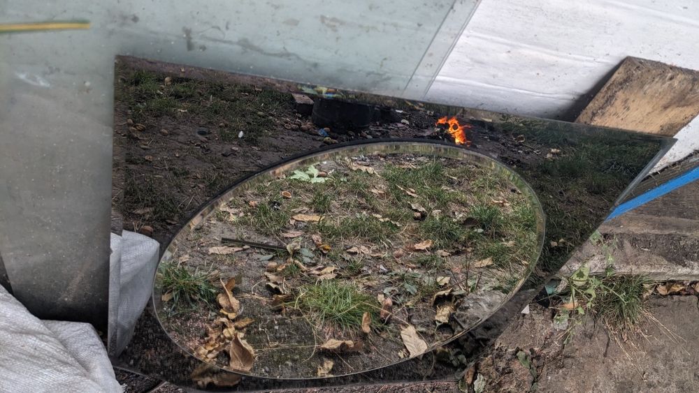 Гарне дзеркало,але ж скол