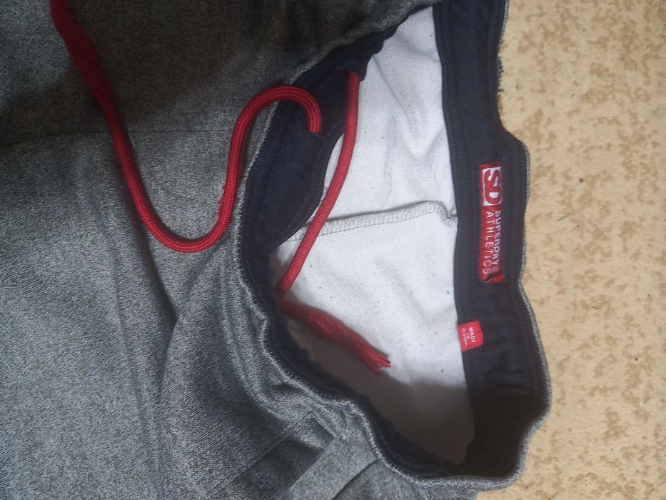 Спортивные штаны Supedry.