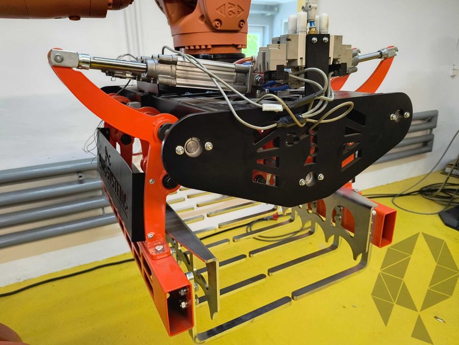 Tani robot do paletyzacji worków / Paletyzacja worków robotem KUKA