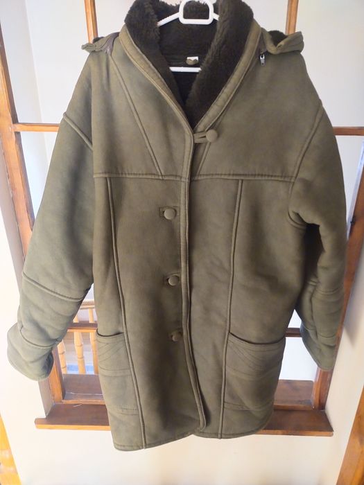 Kożuszek damski Eco z kapturem przed kolana -kolor:  oliwkowy, duże XL