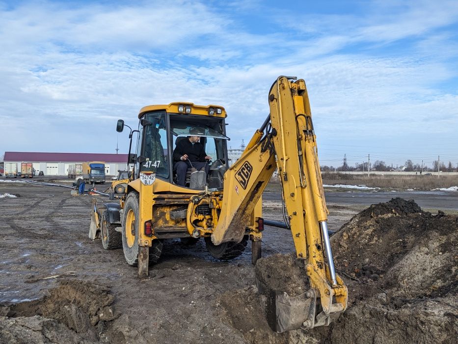 Послуги экскаватора навантажувача JCB в Кременчуці.