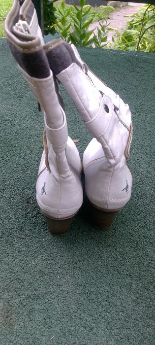 Шкіряні чобітки жіночі