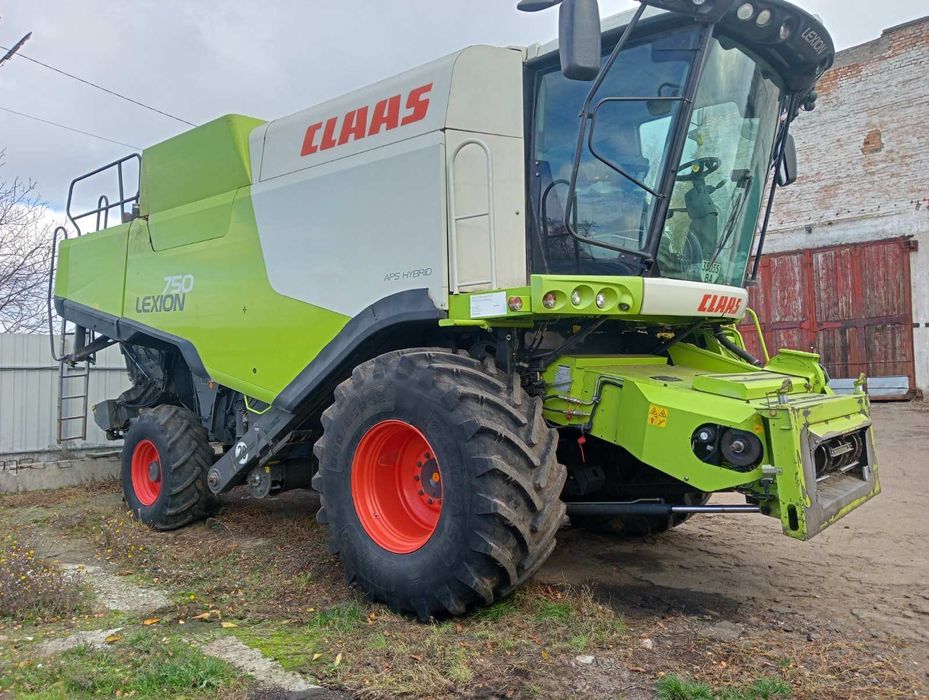 Комбайн Claas Lexion-750
