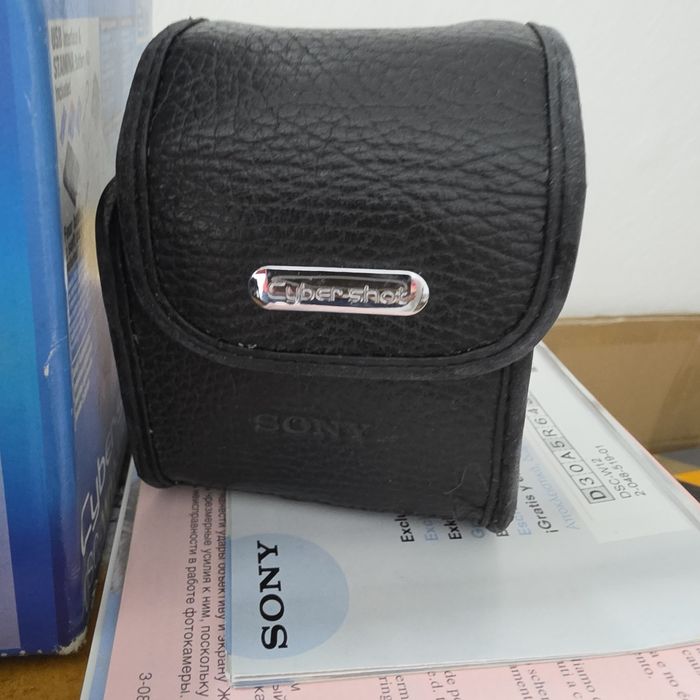 Câmara Vintage Sony Cyber-shot DSC-W12 – Completa na Caixa (Estilo Y2K)