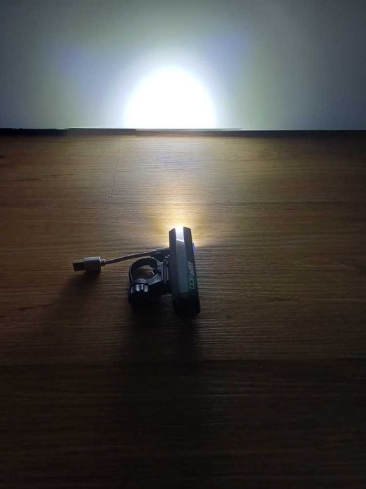 luz frontal para bicicleta Cateye AMPP 800 Lumens – Corpo em Alumínio – Pronta a Usar