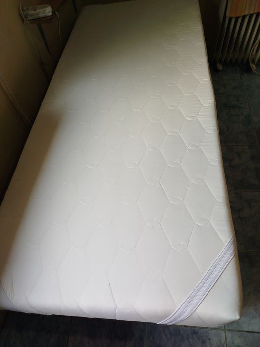 Materac z pokrowcem 190x90x9 tanio