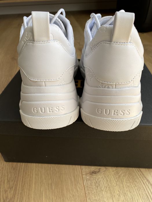 Sneakersy Guess r 40