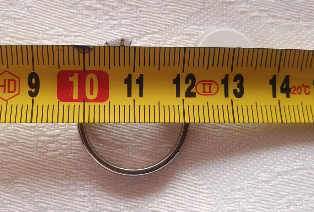 Piękny pierścionek w kolorze srebra z centralnym oczkiem, 20mm