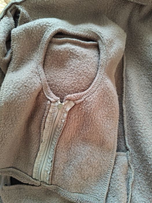 Слингожилетка, слінгоодяг, жилетка для слінгу.