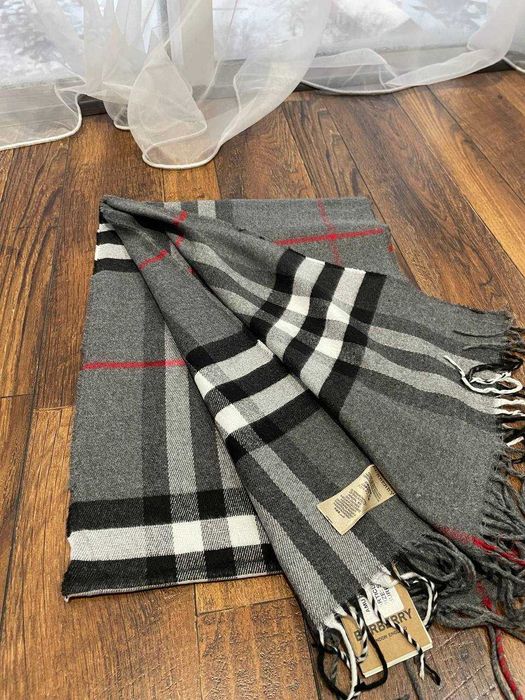 Шарф Burberry сірий