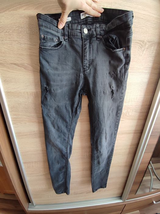 Szare jeansy z przetarciami pull& bear m stan bdb